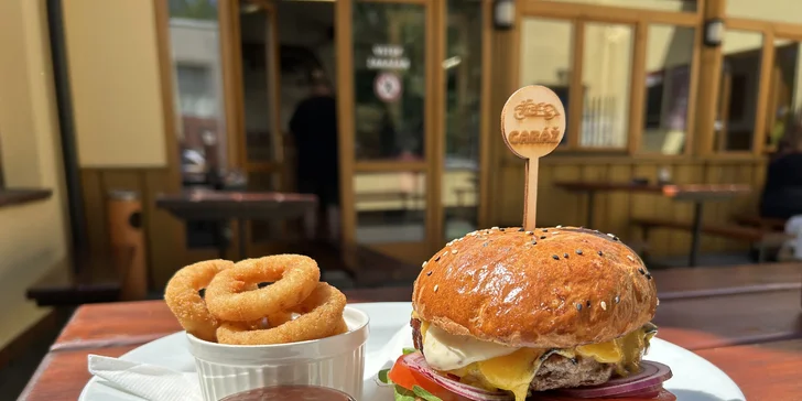 Luxusní Garage Burger, cibulové kroužky, BBQ omáčka a cola pro 1 nebo 2 osoby