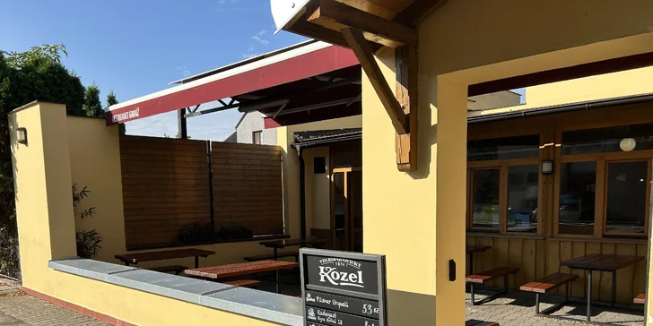Luxusní Garage Burger, cibulové kroužky, BBQ omáčka a cola pro 1 nebo 2 osoby