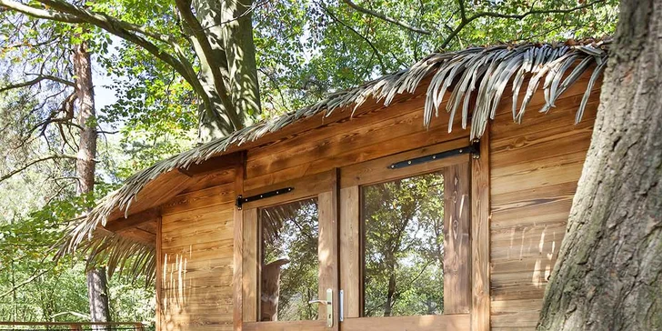 Romantický treehouse na Sázavě: plný minibar, možnost snídaně a božský výhled