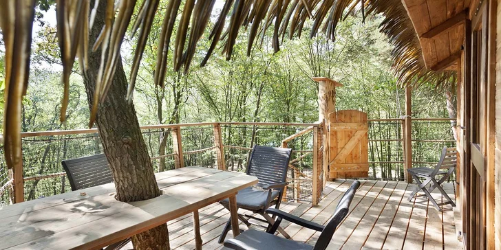 Romantický treehouse na Sázavě: plný minibar, možnost snídaně a božský výhled