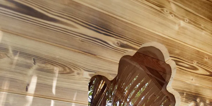 Romantický treehouse na Sázavě: plný minibar, možnost snídaně a božský výhled