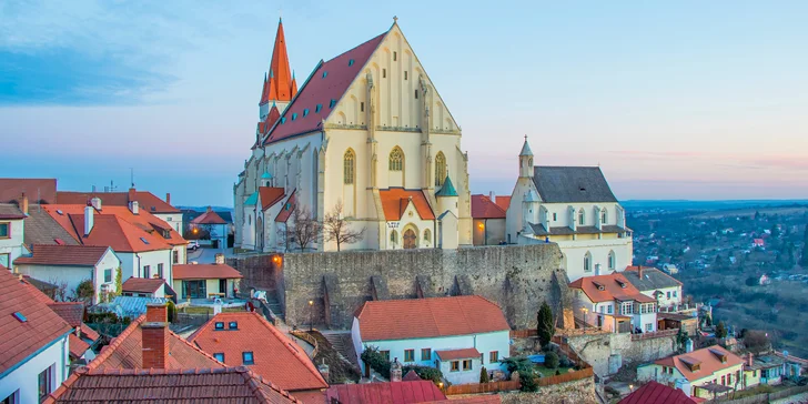Jednodenní adventní zájezd do Podyjí: hrad Bítov a procházka Znojmem, vč. návštěvy adventních trhů