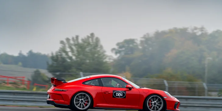 Jízda na závodním okruhu v Třinci, Brně či Mostě v legendárním voze Porsche: 1–5 kol
