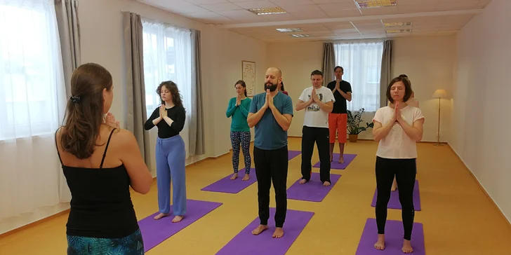 Relax i zdravý životní styl: měsíční kurz integrální jógy pro všechny věkové kategorie