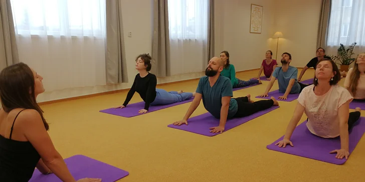 Relax i zdravý životní styl: měsíční kurz integrální jógy pro všechny věkové kategorie