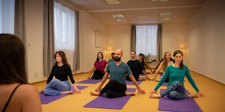Relax i zdravý životní styl: měsíční kurz integrální jógy pro všechny věkové kategorie