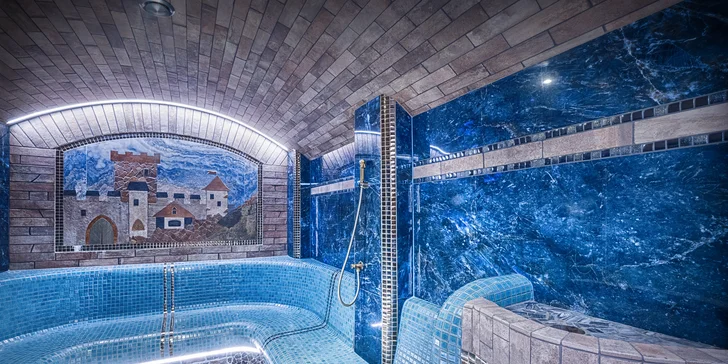 Vstup nebo permanentka do stylového hradního wellness pro pár i rodinu: vířivka i sauny