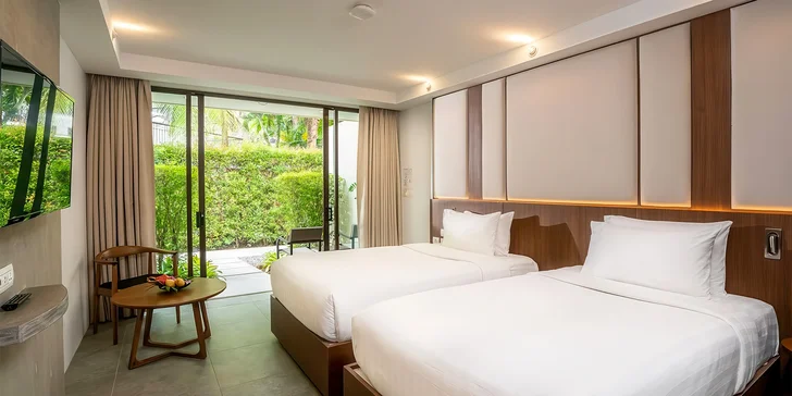 Dovolená na ostrově Phuket: 5* hotel se stravou a bazénem, vč. letenek, 100 m od pláže a 2 km od letiště