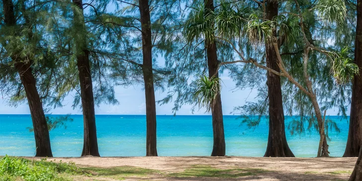 Dovolená na ostrově Phuket: 5* hotel se stravou a bazénem, vč. letenek, 100 m od pláže a 2 km od letiště