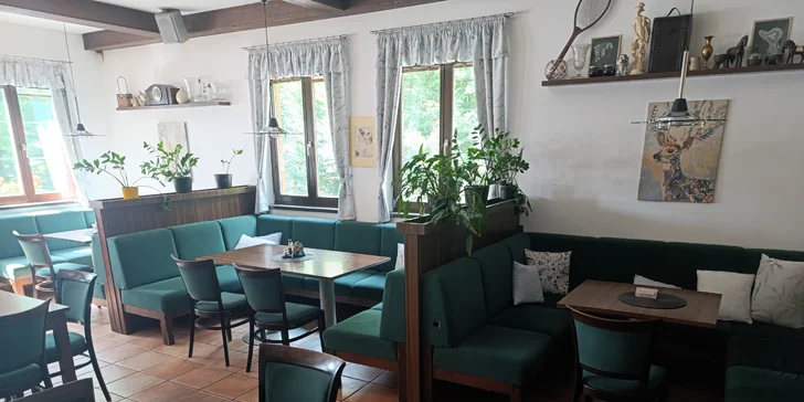 Dopřejte si 1 nebo 2 burgery dle výběru, vč. hranolek: varianta s kuřetem, hovězím, tofu i tvarůžky