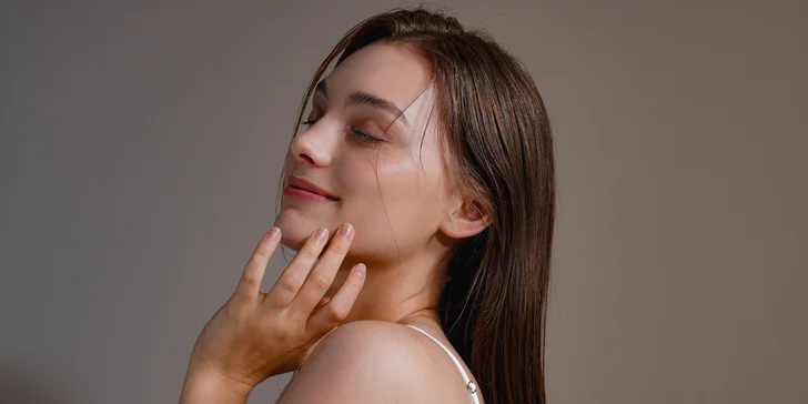 Antioxidační kosmetické ošetření Rose Hip Queen i úprava obočí a barvení řas