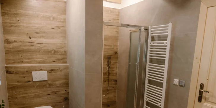 Pobyt v Jeseníkách: apartmány v roubence s koupacím wellness sudem