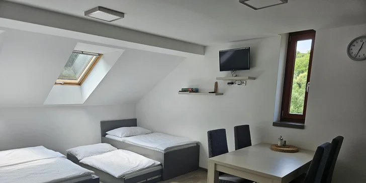 Dovolená v Moravském krasu: moderní apartmán až pro 4 osoby, vč. terasy či balkónu