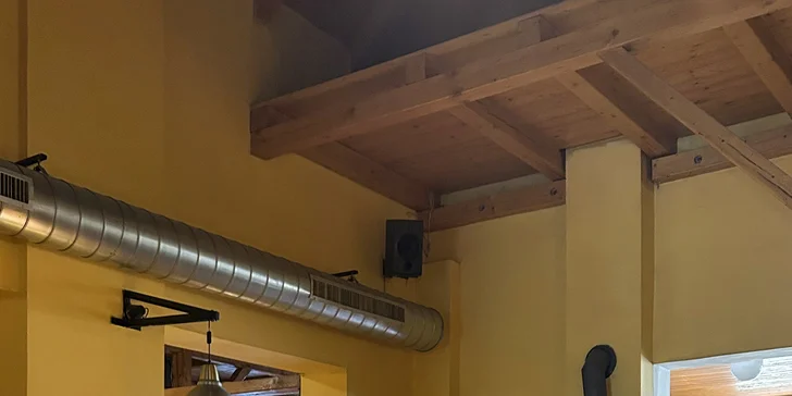 Luxusní Garage Burger, cibulové kroužky, BBQ omáčka a cola pro 1 nebo 2 osoby