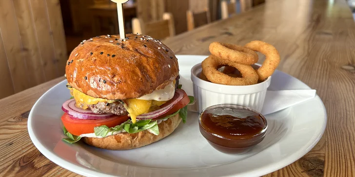 Luxusní Garage Burger, cibulové kroužky, BBQ omáčka a cola pro 1 nebo 2 osoby