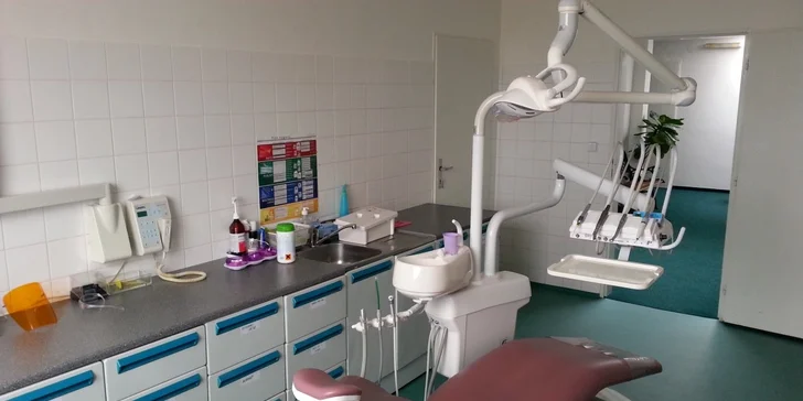 Dentální hygiena pro zářivý úsměv: odstranění kamene i leštění zubů