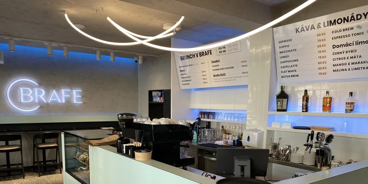 2 kávy dlě výběru v chrudimské kavárně: espresso, flat white, batch brew i další