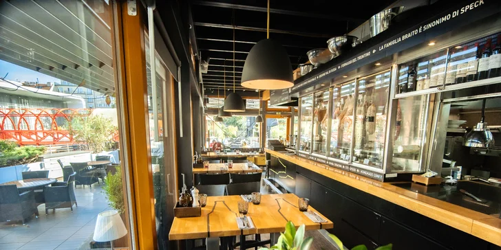Dárkové poukazy na jídlo i nápoje ve 3 restauracích Žižkovské věže: Miminoo, Oblaca a Bistro 66