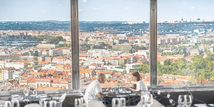 Dárkové poukazy na jídlo i nápoje ve 3 restauracích Žižkovské věže: Miminoo, Oblaca a Bistro 66