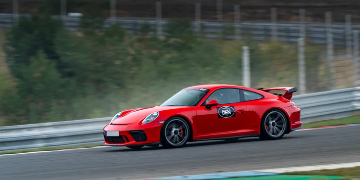 Jízda na závodním okruhu v Třinci, Brně či Mostě v legendárním voze Porsche: 1–5 kol