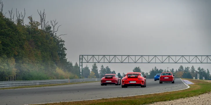 Jízda na závodním okruhu v Třinci, Brně či Mostě v legendárním voze Porsche: 1–5 kol