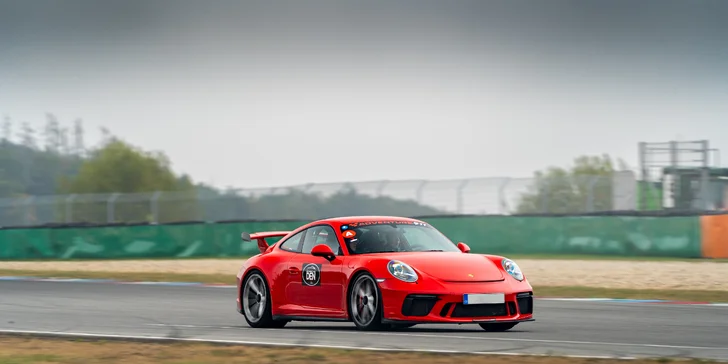 Jízda na závodním okruhu v Třinci, Brně či Mostě v legendárním voze Porsche: 1–5 kol