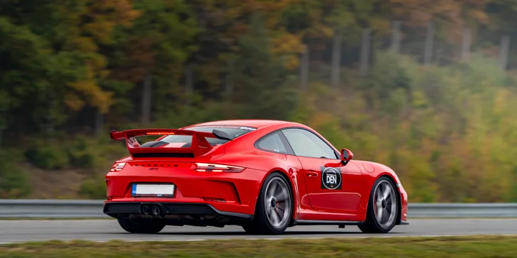 Jízda na závodním okruhu v Třinci, Brně či Mostě v legendárním voze Porsche: 1–5 kol