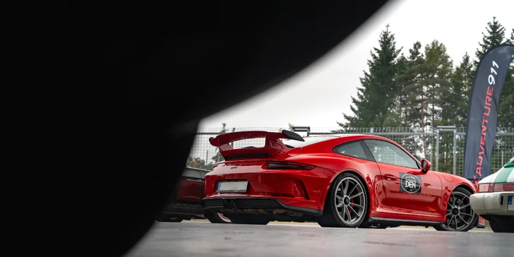 Jízda na závodním okruhu v Třinci, Brně či Mostě v legendárním voze Porsche: 1–5 kol