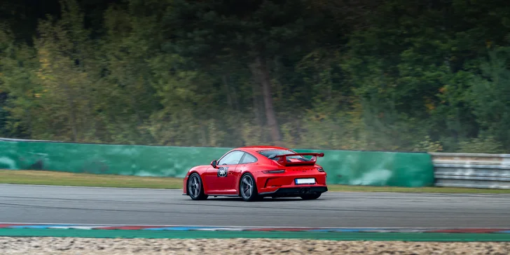 Jízda na závodním okruhu v Třinci, Brně či Mostě v legendárním voze Porsche: 1–5 kol