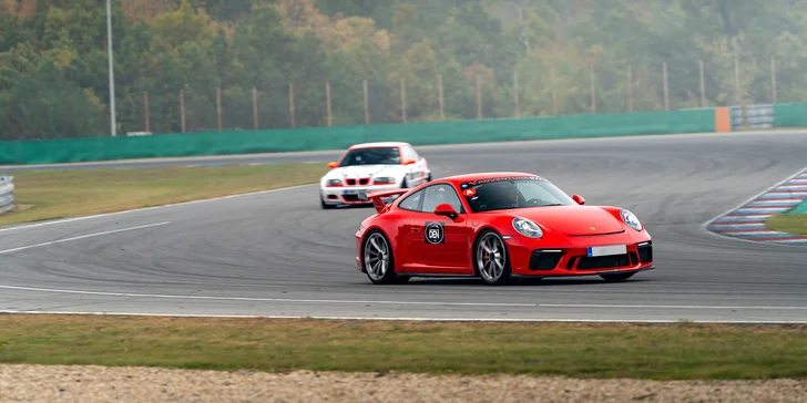 Jízda na závodním okruhu v Třinci, Brně či Mostě v legendárním voze Porsche: 1–5 kol