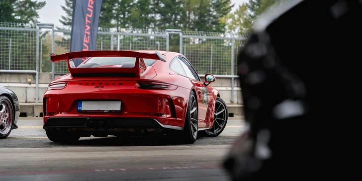 Jízda na závodním okruhu v Třinci, Brně či Mostě v legendárním voze Porsche: 1–5 kol