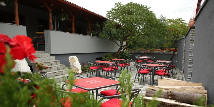 Relax ve Slezsku: pobyt s litrem rozlévaného vína, degustačním menu nebo vířivkou na pokoji