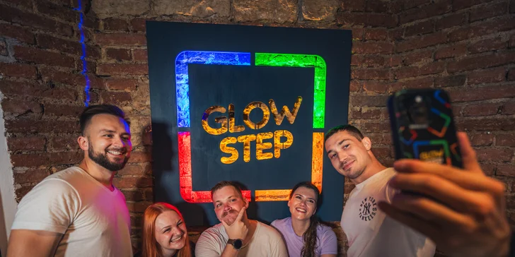 GlowStep: 55 min. pixelových her pro jednoho, dva i celou partu