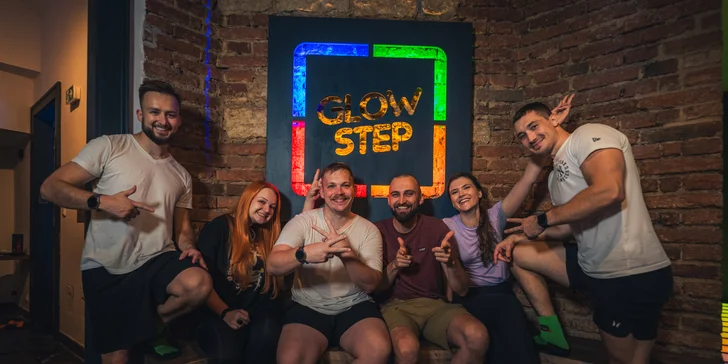 GlowStep: 55 min. pixelových her pro jednoho, dva i celou partu