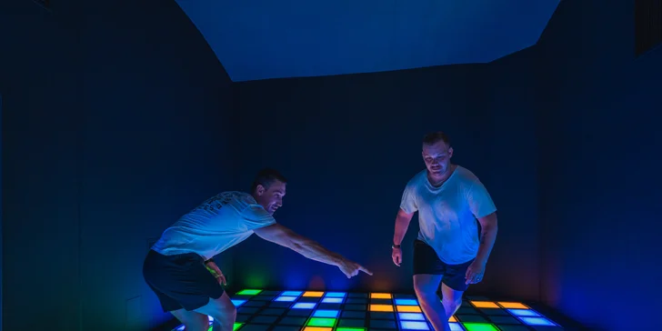 GlowStep: 55 min. pixelových her pro jednoho, dva i celou partu