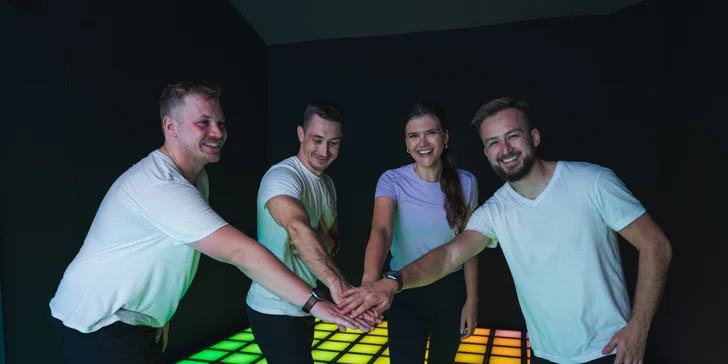 GlowStep: 55 min. pixelových her pro jednoho, dva i celou partu