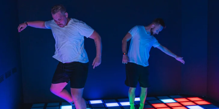 GlowStep: 55 min. pixelových her pro jednoho, dva i celou partu