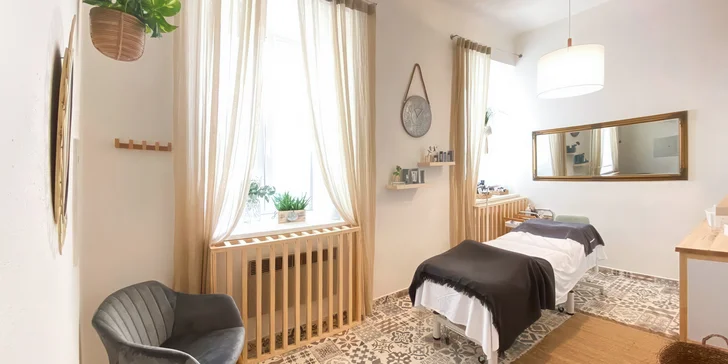 Prodloužení řas pomocí UV technologie nebo lash lifting s laminací obočí