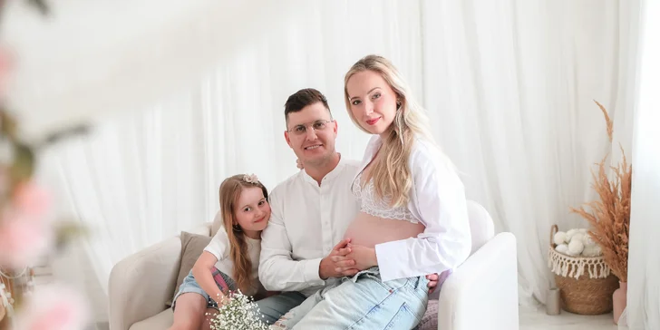 Ateliérové těhotenské focení & milkbath: sama, s partnerem či rodinou, 5 až 15 fotografií