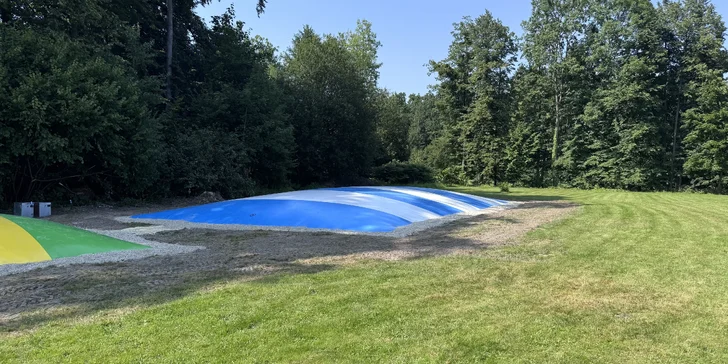 Celodenní vstup na nafukovací trampolíny a hranolky k tomu: pro 1-2 děti