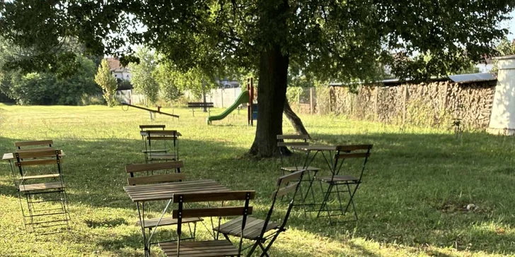 Káva, klid a koláček: otevřené vouchery na 300 nebo 500 Kč do kavárny v Sezemicích