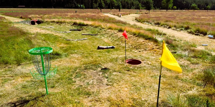 Užijte si moře zábavy při fotbalgolfu, discgolfu nebo minigolfu v resortu Ráj v Srbsku: 60–120 minut