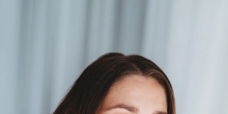 Profesionální líčení a vlasový styling pro každou příležitost na den i na večer