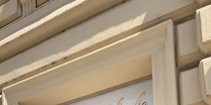 Základní kosmetické ošetření, laminace, barvení a úprava obočí i lash lifting