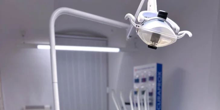 Zářivý úsměv během jedné návštěvy: vstupní dentální hygiena i bělení zubů, 60–⁠⁠⁠⁠⁠⁠120 minut