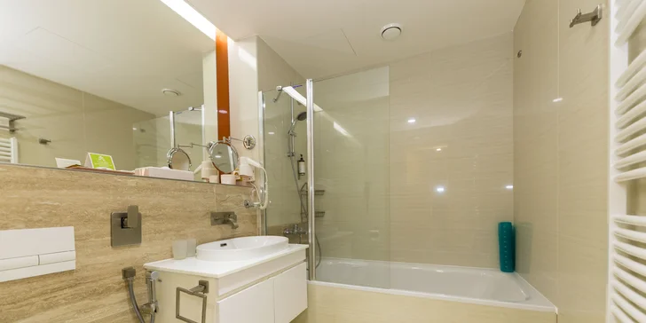 4* hotel jen 2 min. od kolonády: jídlo, neomezený wellness i procedury