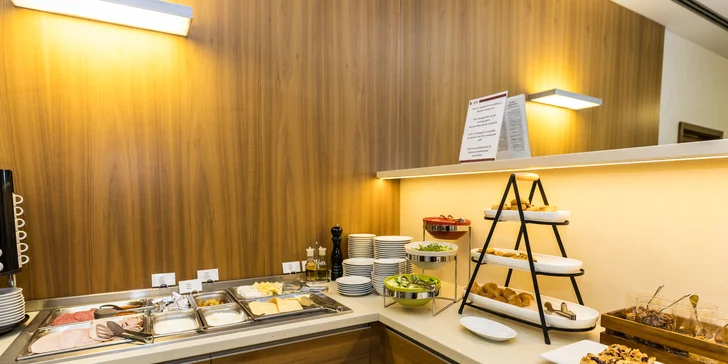 4* hotel jen 2 min. od kolonády: jídlo, neomezený wellness i procedury