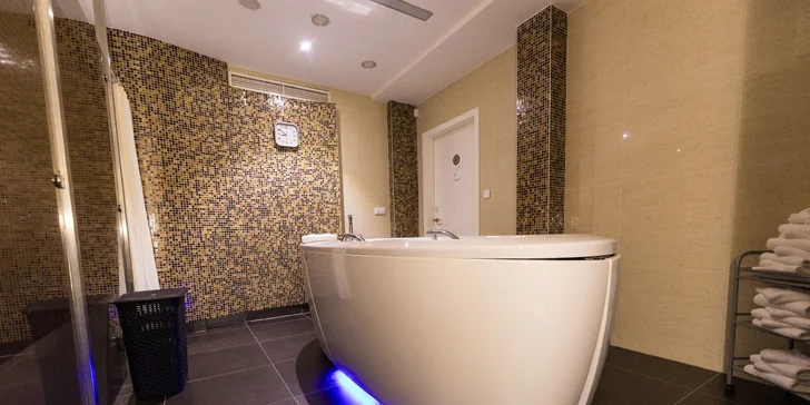 4* hotel jen 2 min. od kolonády: jídlo, neomezený wellness i procedury