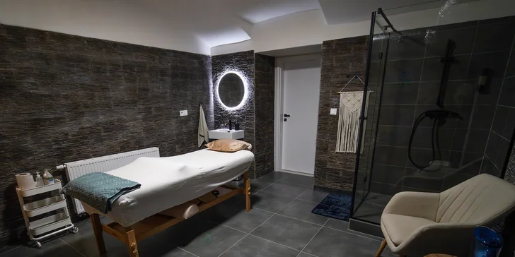 Zatočte se stresem a bolestí: relaxační nebo sportovní masáž na 30 až 60 minut