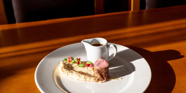 5chodové menu v zámecké restauraci i privátní relaxace pro dva